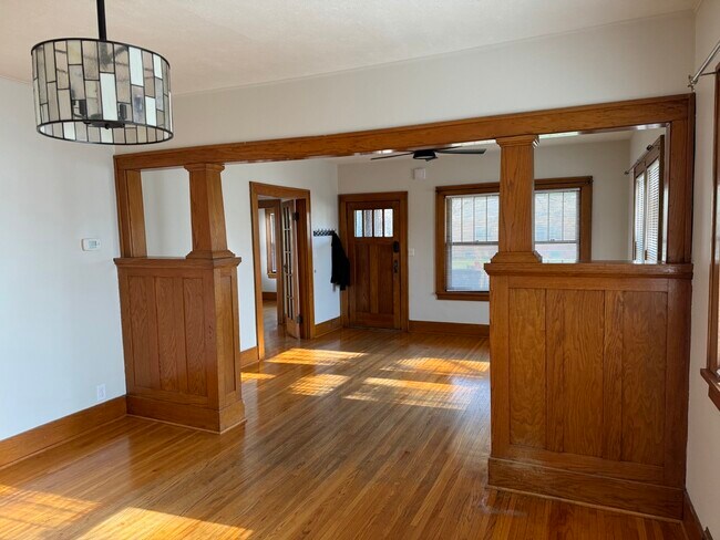 Building Photo - 1002 B St