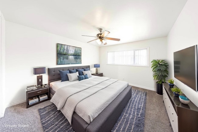 Building Photo - Updated 2 bed, 2 bath