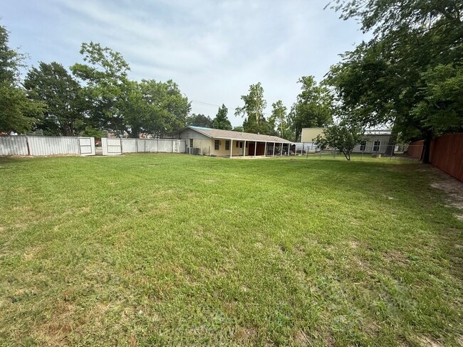 Building Photo - 5197 Rhones Quarter Rd