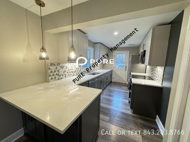 Building Photo - 842 White Oak Dr