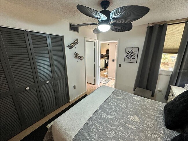 Building Photo - 655 Woodlawn Dr