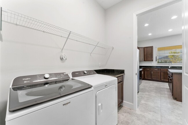 Building Photo - 5747 Shr Pne Pl