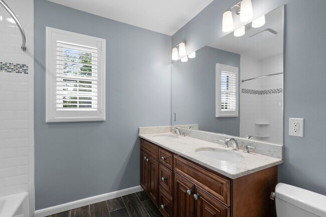 Building Photo - 3 Bed 2.5 Bath - Bethesda Split Level Single Family - Move In Ready