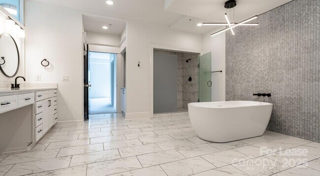 Building Photo - 4300 Sharon Rd