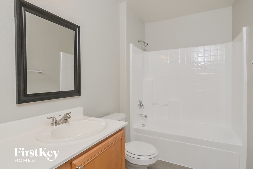 Building Photo - 4946 Copperlyn St