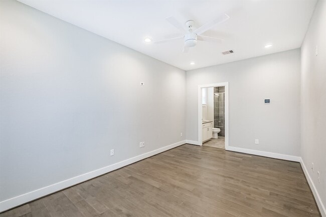 Building Photo - 1305 Mayfair Clarkson Ln