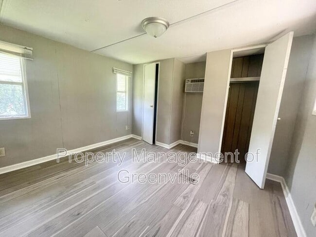 Building Photo - 155 Oakvale Rd