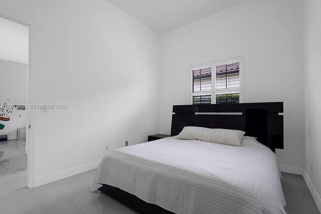 Building Photo - 2952 NW 84th Terrace