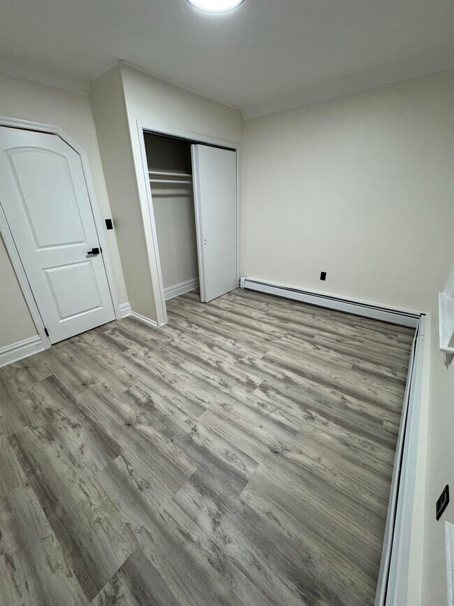 Building Photo - 1417 6th St