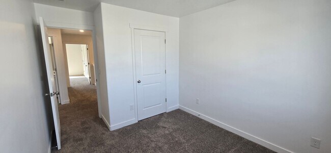 Building Photo - 1208 Summit Ridge Pkwy