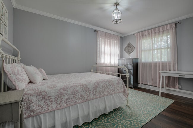 Building Photo - 523 Hawley Ct