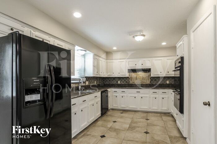 Building Photo - 3202 Holly Green Dr