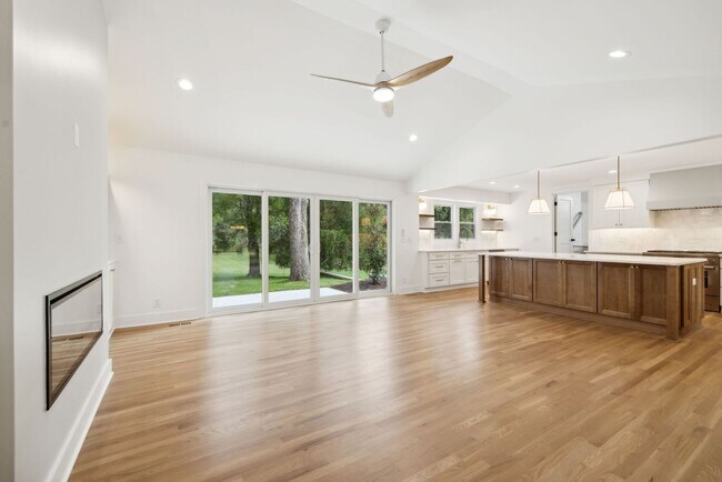 Building Photo - Completely renovated ranch 4BR/4BA ranch h...
