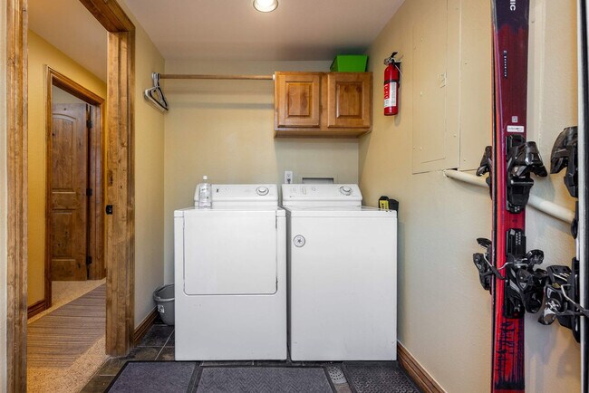 Building Photo - 157 Independence Cir