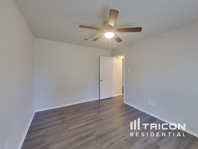 Building Photo - 1410 Misty Meadow Dr