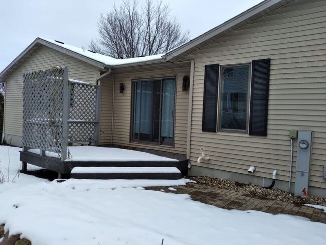 Building Photo - 702 Westward Dr
