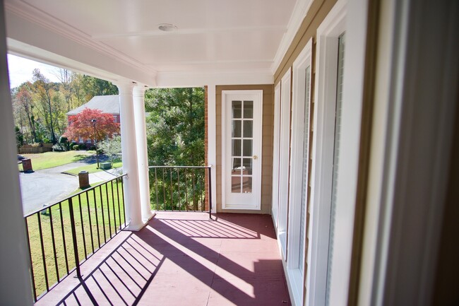 Building Photo - Dunwoody Living at Its Best – Spacious 4BR...