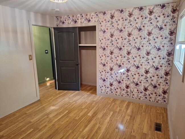 Building Photo - 2437 N Curtis Rd