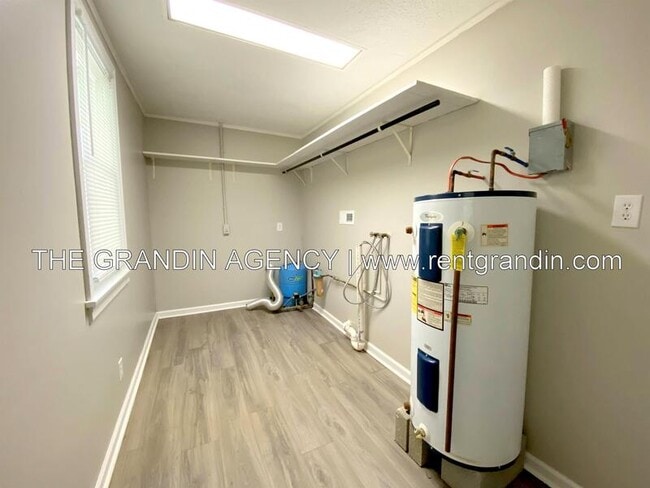 Building Photo - 8623 Plantation Rd