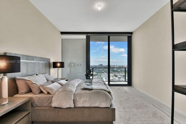 Building Photo - 1000 Biscayne Blvd