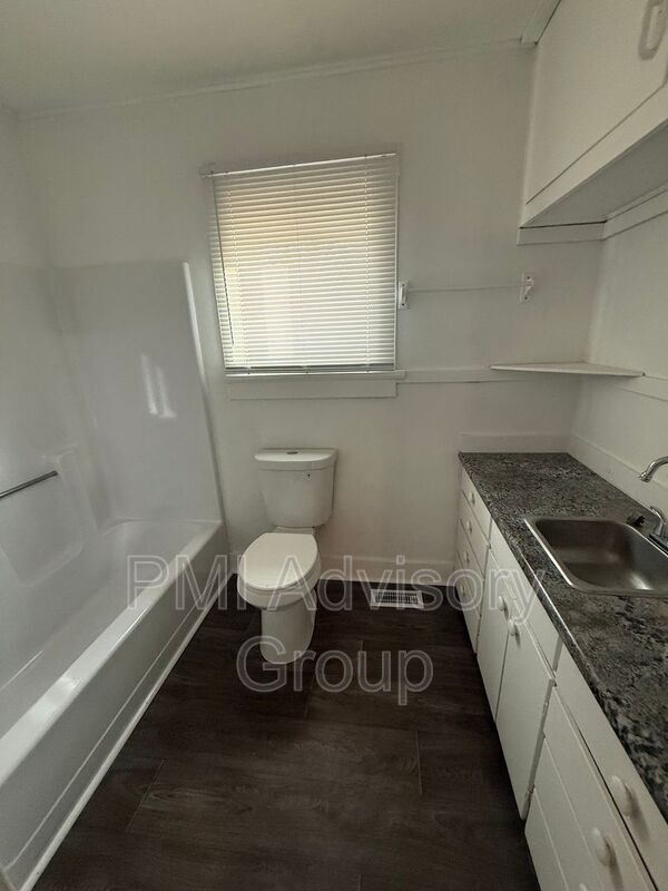 Building Photo - 622 Navarre St