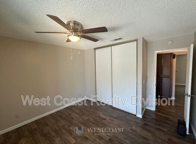 Building Photo - 627 Solano Dr