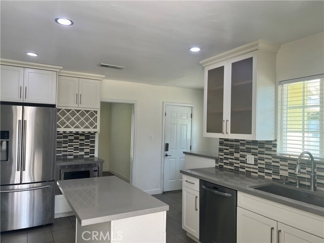 Building Photo - 1518 E Vine Ave