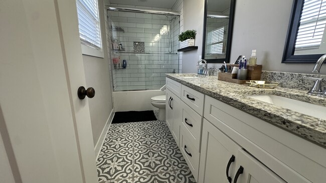 Building Photo - 537 Dexter Dr