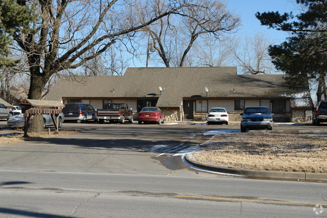 Bluestem Apartments - (NW) 32-Unit Apartment Complex