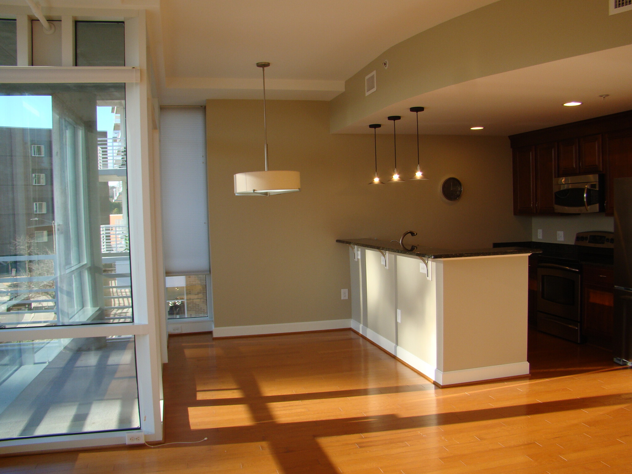 Granite countertops in kitchen - 3202 Environ Way