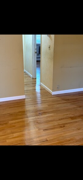 Building Photo - 450 Island Rd