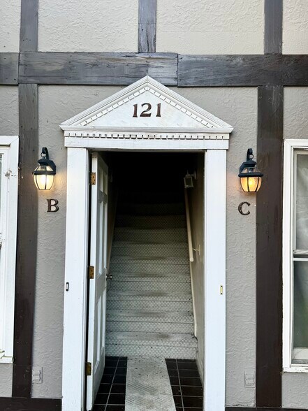 Building Photo - 121 Arcadia Ln