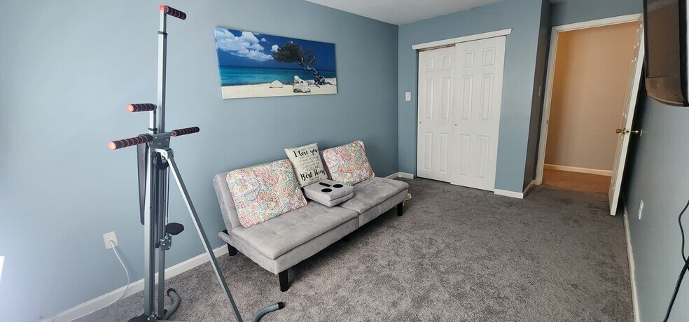 Newly painted bedrooms - 930 Green St