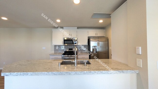 Building Photo - Gorgeous, Newly Remodeled 3 Bed / 2 Bath T...