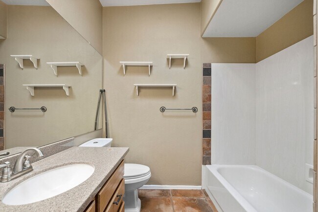 Building Photo - Santa Fe Home in Silverado Hills with Pool!