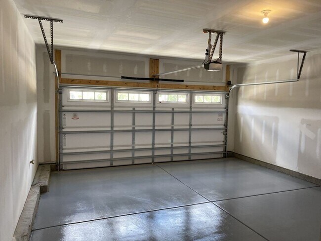Building Photo - COMING SOON!!!  Beautiful 3 Story Townhome in Ardrey North