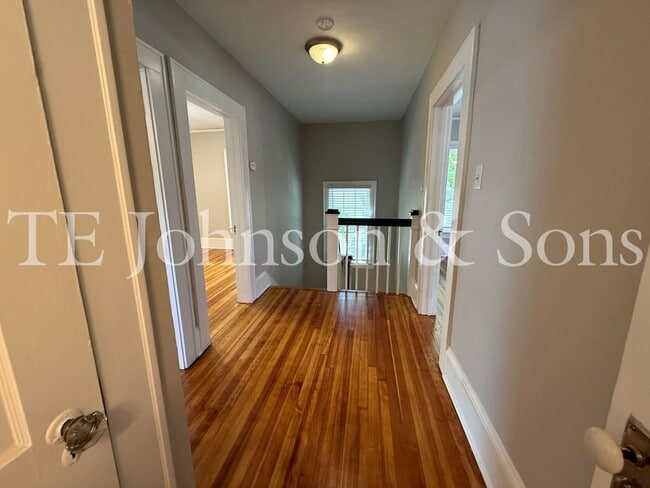 Building Photo - 817 S Hawthorne Rd