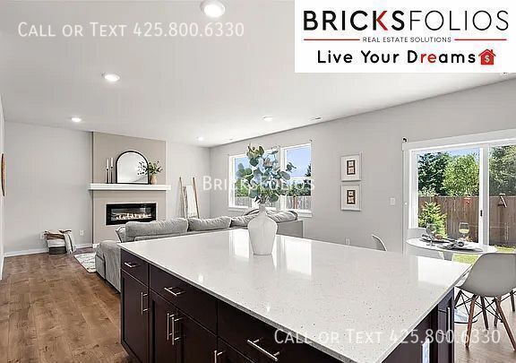 Building Photo - Captivating 5-Bedroom Home with Exceptional Features in Port Orchard.