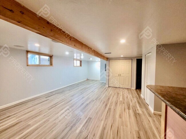 Building Photo - 4 Bedroom Home in Downtown Rifle for Rent
