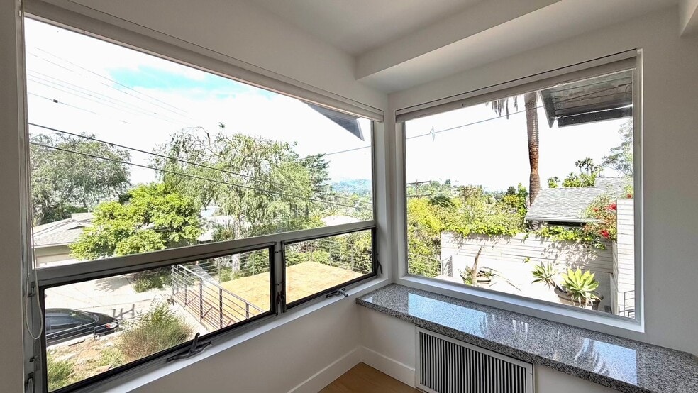 Building Photo - 2306 Teviot St