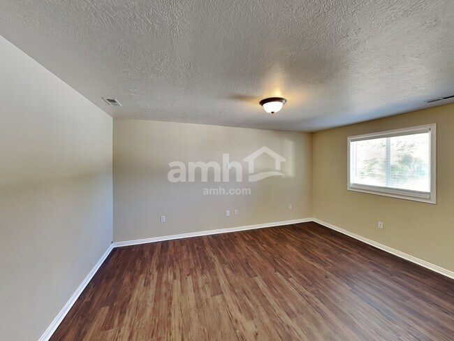 Building Photo - 1495 N 2325 W