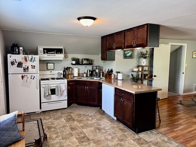 Building Photo - 410 Eureka Ave SE