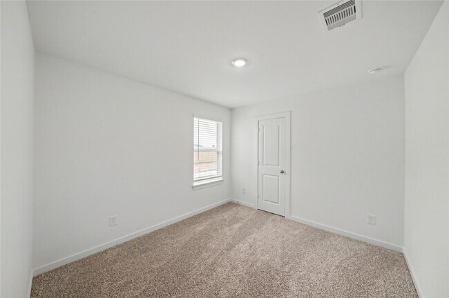 Building Photo - 3930 Langridge Dr