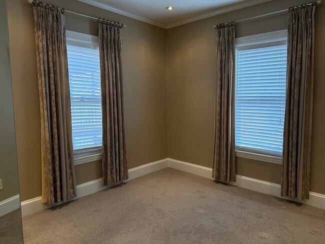 Building Photo - 38 Russell St