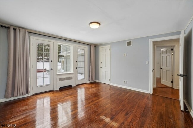 Building Photo - 10 Great Hills Terrace