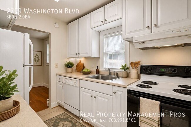 Building Photo - 2799 Washington Blvd