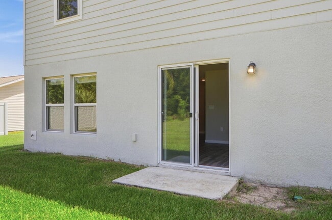 Building Photo - CENTRALLY LOCATED