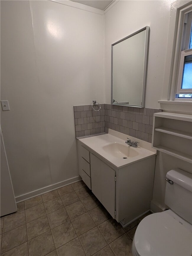 Building Photo - 233 Flower St