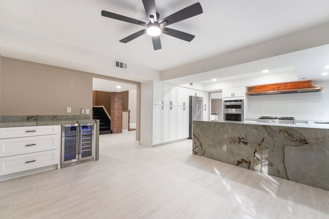 Building Photo - 968 Pinehurst Dr