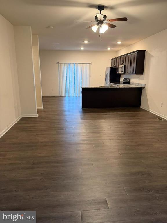 Building Photo - 293 Magellan Dr